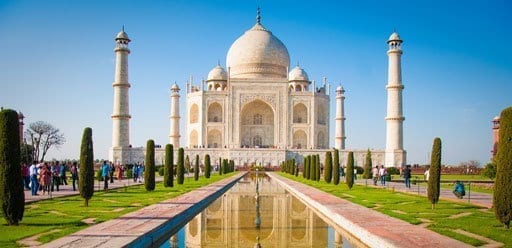 PMGY Volunteer Weekend trips in India at the Taj Mahal in Agra during their Volunteer work in India
