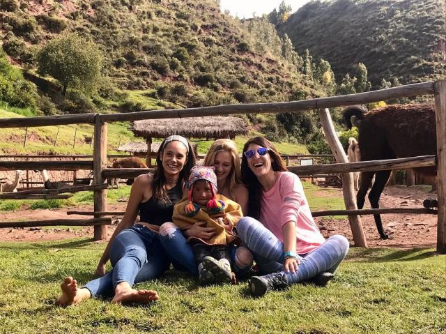 Love these girls (and our new little Peruvian friend) so much 😍 I am so lucky to have found two friends/business partners who are as crazy as I am 😜🙏🏼🌎 roamingyogiadventures #nazil #ballstothewall #bucketlist #wanderlust #letsgoeverywhere #roamingyogi #peru #cochahuasianimalsanctuary