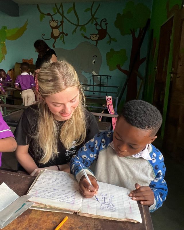 🇬🇭  “Never stop learning, because life never stops teaching”. 

We know at PMGY that the children teach our volunteers just as much as our volunteers teach the children! We love volunteers who come with an open mind and willingness to learn from different cultures.❤️

📸: @ameliaandersxn - North Wales, U.K. 
📍: Ghana

#pmgy #pmgyghana #planmygapyear #volunteerabroad #pmgyteaching #pmgychildcare