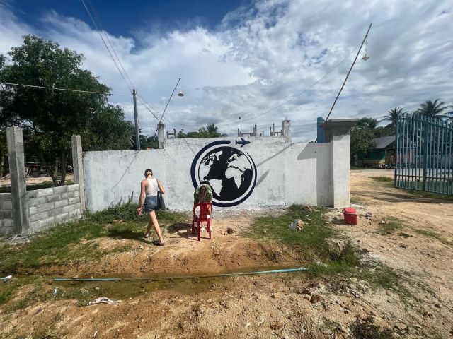 From start to finish 🎨 🖌️ 

The PMGY Cambodia wall is now finished 💙🙏🏼 

Thanks to all the volunteers who helped paint this over the past few weeks. 

#planmygapyear
#pmgycambodia 
#pmgyteaching 
#travel
#volunteer
#volunteerabroad 
#gapyear