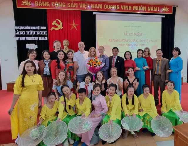 Follow our volunteers to join the meaningful and noble national festival of appreciating teachers in Vietnam! November 20 - Vietnamese Teachers' Day allows generations of students and the whole country to express their respect to teachers. In schools, ceremonies including performances, motivational speech as well as gift and flower giving are held. Happy Vietnamese Teachers' Day! 💐🌹🌺🌼🌻

#pmgy #planmygapyear #pmgyvietnam #pmgyteaching #pmgychildcare #travel #volunteer #volunteerabroad #gapyear #vietnameseteachersday