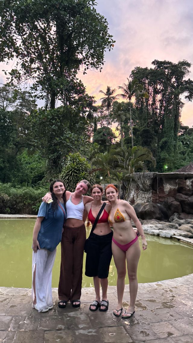 POV: you’re relaxing in natural hot-springs in the Balinese jungle after a rewarding day of volunteering. 

@planmygapyear #pmgybali #balievenings #naturalhotsprings #localbali #grouptravel #balivolunteer #indonesiatravel