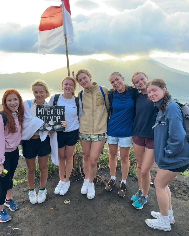 What January has looked like here at PMGY Bali 🙌

🌋 Climbing volcanoes 
🌊 Relaxing in Beach Clubs 
🐶 Playing with our besties 
🍝 Cooking together 
🗺️ Exploring a new culture and its markets 
📸 Group pictures 
🏐 Beach Volleyball 
🧘‍♀️ Yoga with the locals 
🤝 Meeting new friends 
🫧 Chillin’ in the hotsprings 

@planmygapyear #pmgybali #solotravel #gapyearexperience #balivolunteer #indonesiatravel #travelbuddies