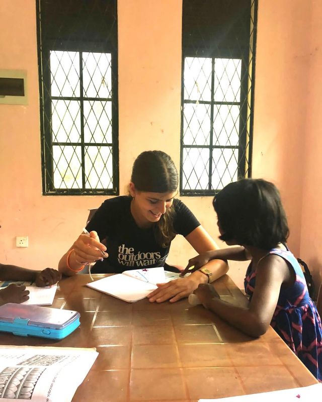 What better way to spend your time? The kids in Sri Lanka adore the volunteers and love to spend time with them! Teaching English to the local students here in Ambalangoda is such an rewarding experience! 😍❤️🧑‍🏫📚

planmygapyear #pmgy #pmgyteaching #pmgysrilanka